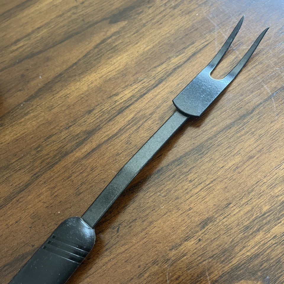 Juego de cucharones y tenedores para servir de plástico y metal negro Foto 4 de 4