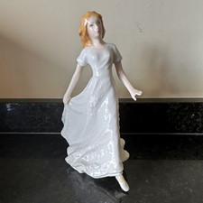 Royal Doulton HN 3492 Sentiments ‘Friendship’ figurine.