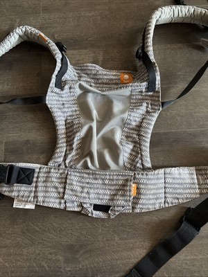 Tula Explore TBCP6S7 Urbanista Baby Carrier - Black/Black Mesh
