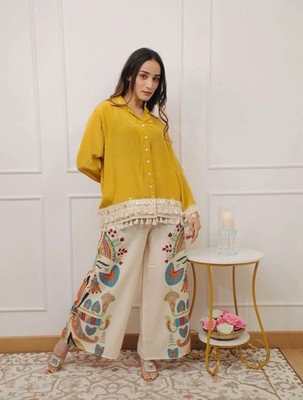 Women s Tassel-Trimmed Button-Down Tunic Shirt and Digitally Printed Wide-Leg