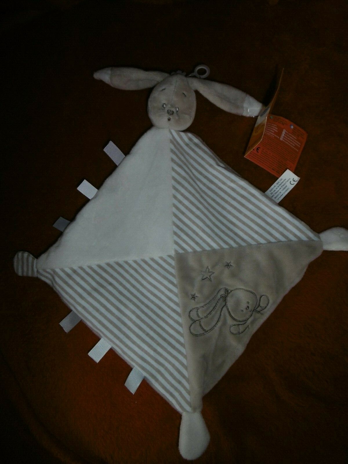 Doudou plat triangle lapin beige blanc Auchan neuf peluche bébé
