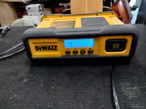 DEWALT DXAEC100 Professional 30-Amp Battery Charger and 3-Amp Maintainer