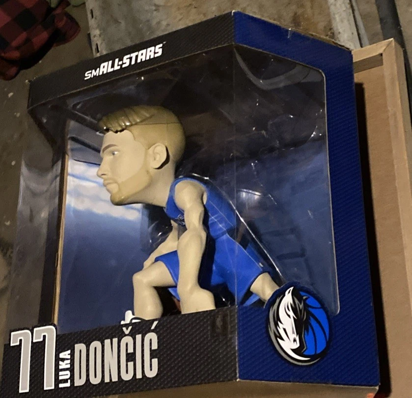 FIGURA DE 11 PULGADAS SMALL STARS NBA 2020 Luka Doncic - Dallas Mavericks rara Foto 3 de 4