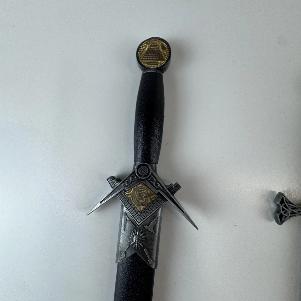 Juego de 2 dagas decorativas masónicas masónicas y pentagramas celtas con fundas Foto 4 de 4