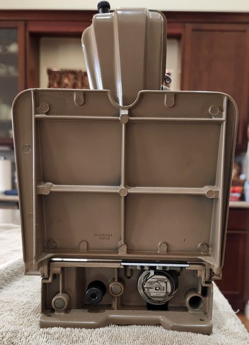 Early Model Singer 301 Slant Needle Sewing Machine made in 1952 with attachments - Picture 5 of 17