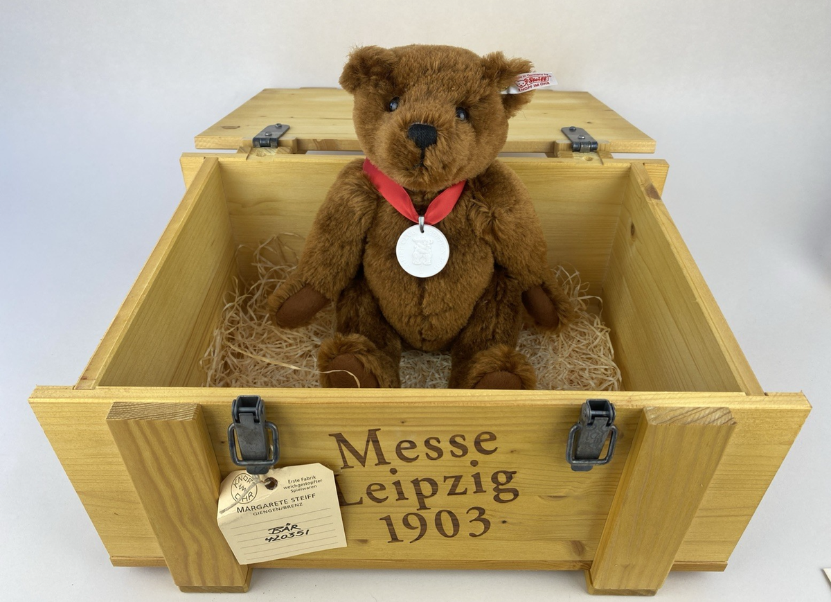 Steiff 2003 Club Bear in Wooden Crate - Ltd Edition - 28cm, Brown