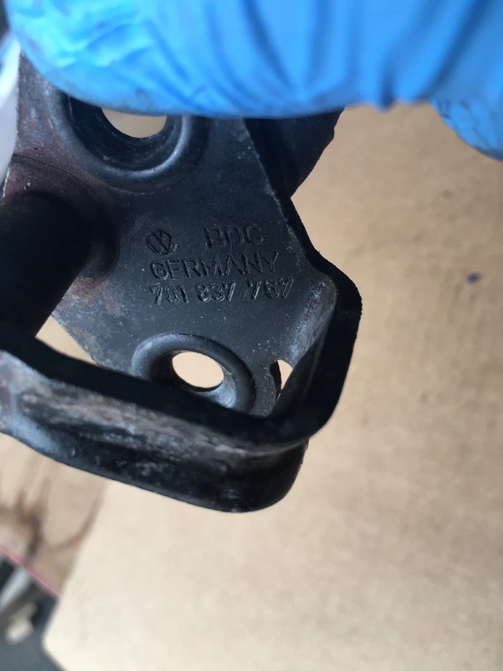 volkswagen transporter T4 Door Striker Latch Vw 701837767  - Image 2 of 4