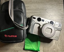 FujiFilm Discovery 320 Zoom Panorama 35mm Camera 38-120mm No Battery w/ Bag