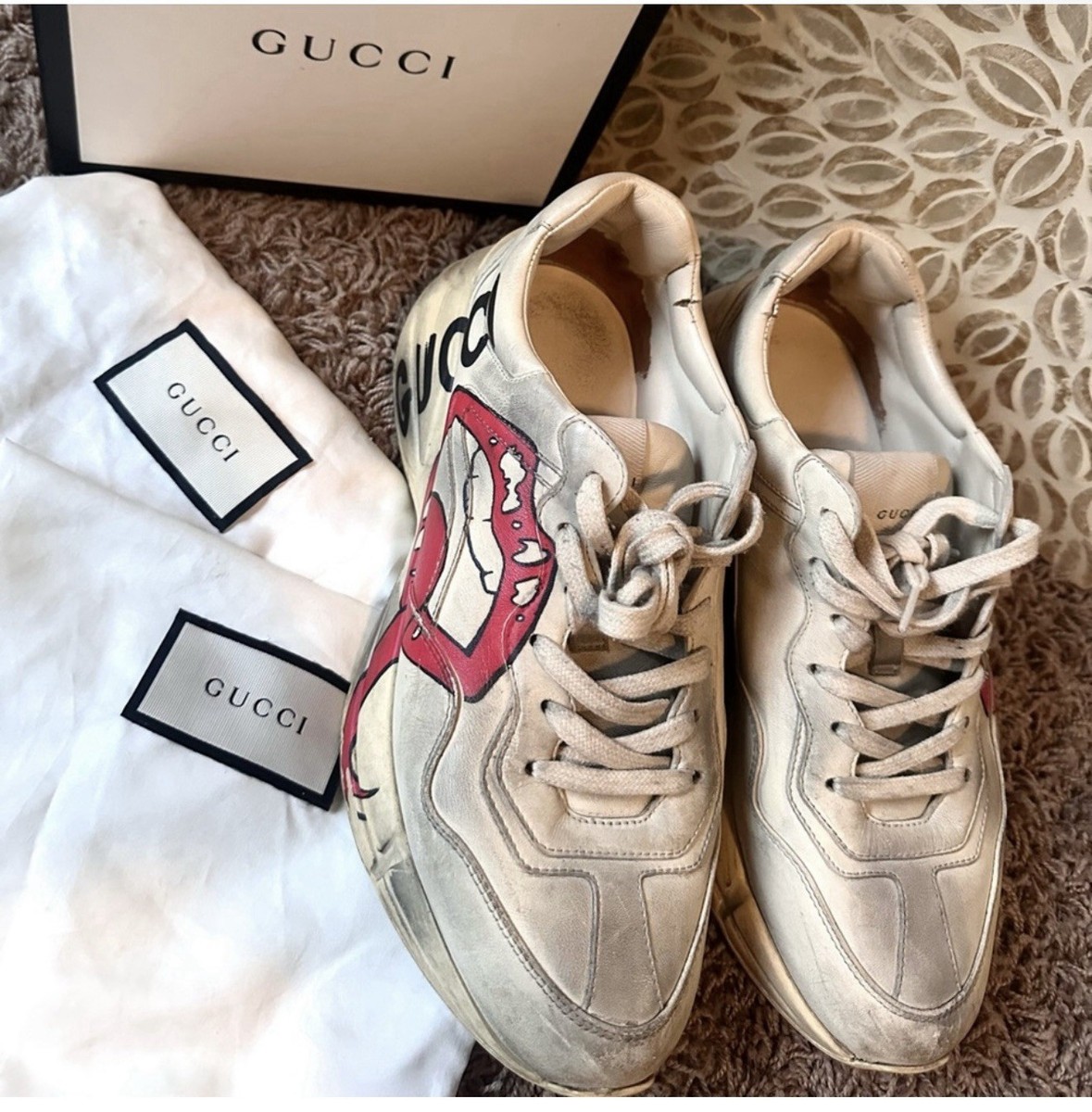 Gucci Rhyton Dirty Mouth Graphic Print Beige Red unisex Sneakers