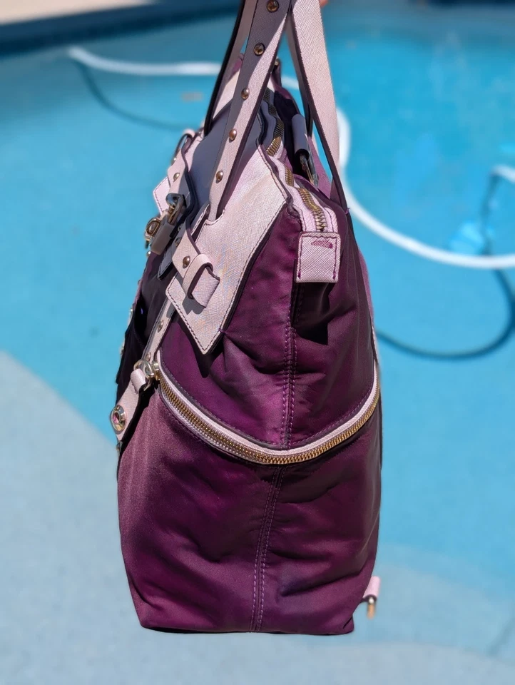 Henri Bendel LRG Jetsetter Nylon 3 Vías Mochila Cartera Bolso Bandolera Púrpura Foto 3 de 4