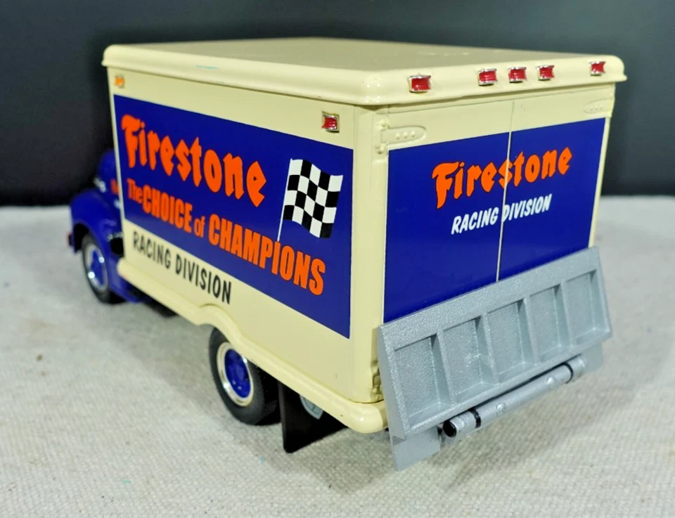 Ford First Gear 1950 caja seca Firestone 1/50 Foto 4 de 4