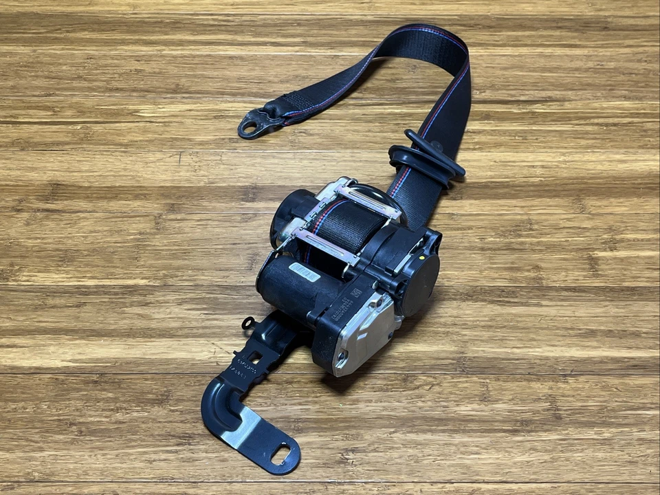 Conjunto de cinturón de seguridad delantero derecho BMW M4 G82 2021-2025 72118097752 FABRICANTE DE EQUIPOS ORIGINALES Foto 3 de 4