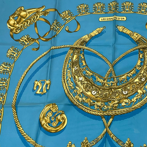 エルメス　スカーフ　カレ　Cavalier d'Or X スカイブルー HERMES Carre 90 LES CAVALIERS D'OR Silk Scarf Gold Blue VTG