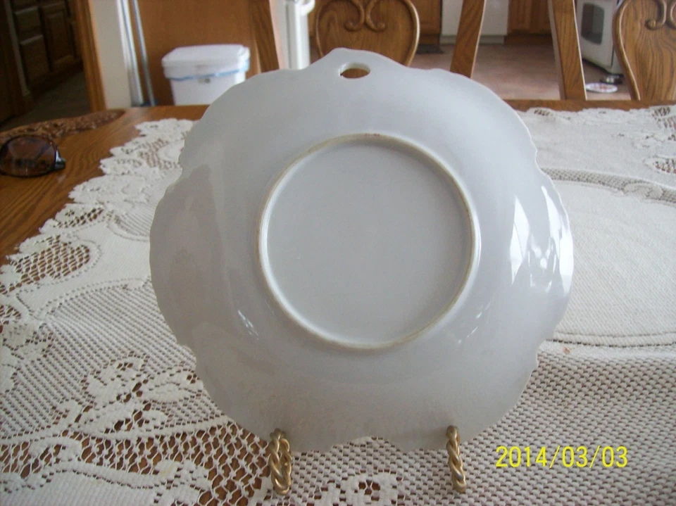 Violeta Floral Spray y Mariposa De Colección Porcelana Oro Festoneado Tazón de Una Mango Foto 4 de 4