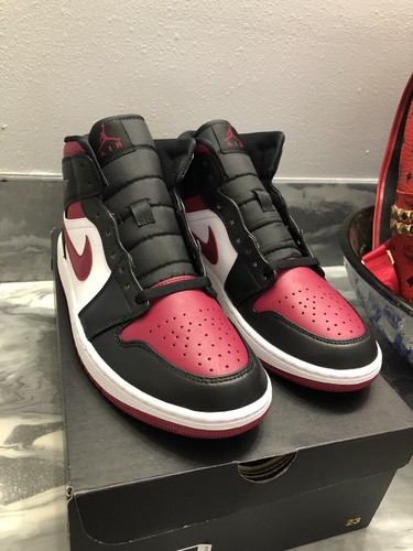 Nike Air Jordan 1 Mid Bred Toe Black 