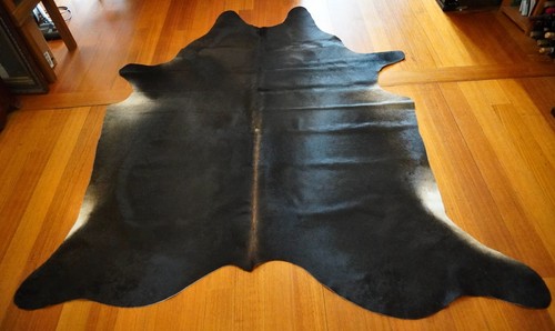 Gorgeous Dark & Glossy - A Simply Beautiful Cowhide Rug - Picture 6 of 8