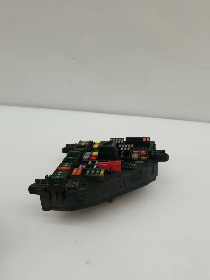 CAJA RELÉ DE CONEXIONES FUSIBLES MALETERO TRASERO BMW F10 F11 F12 F01 F02 5 6 7 9252812 Foto 3 de 4