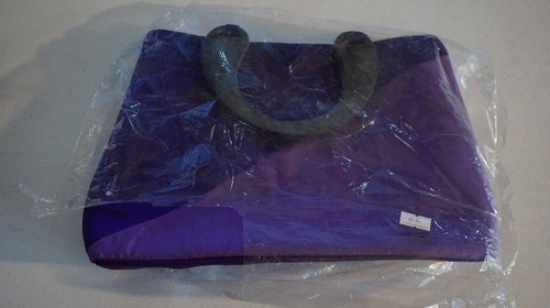 Chinese Silk Brocade Purple Satchel HandBag Purse 12" BLACK Wood Handles NEW - Afbeelding 1 van 6