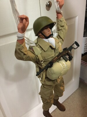 1/6 HASBRO GI JOE US 101ST AIRBORNE PARATROOPER WITH DEPLOYABLE