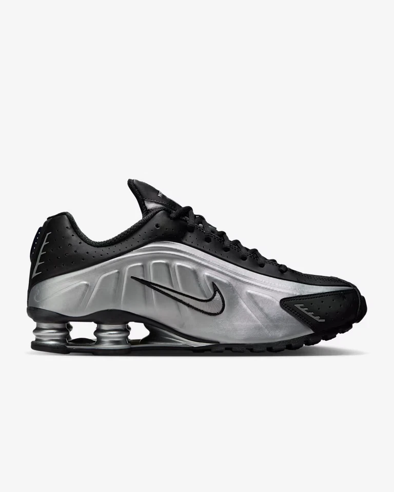 HQ1988-007 Nike Shox R4 Metallic Silver Black (uomo) - Immagine 3 di 4