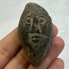Véritable petite pierre ancienne unique du Proche-Orient avec sculpture sur...