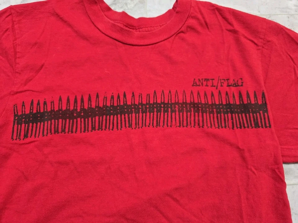 Vintage Anti-Flag Womens T-Shirt Sz S 2000's Y2K "Bullets Can't Silence Ideas" - Imagem 3 de 4
