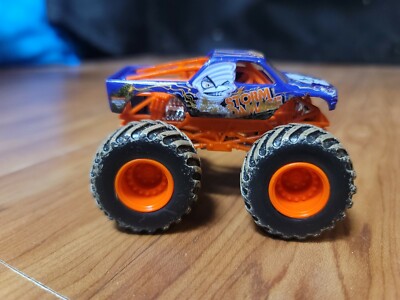 HOT WHEELS MONSTER JAM TRUCK purple orange 