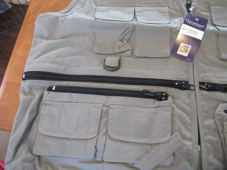 Fly Fishing 19 Pocket Utility Vest XXL Size  Classic Fishermans Vest - Image 4 of 4