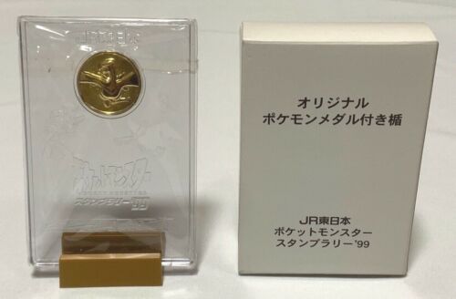 Pokemon Lugia Medal 1999 JR East Stamp Rally commemorative shield Gold Coin NEW - Afbeelding 1 van 8