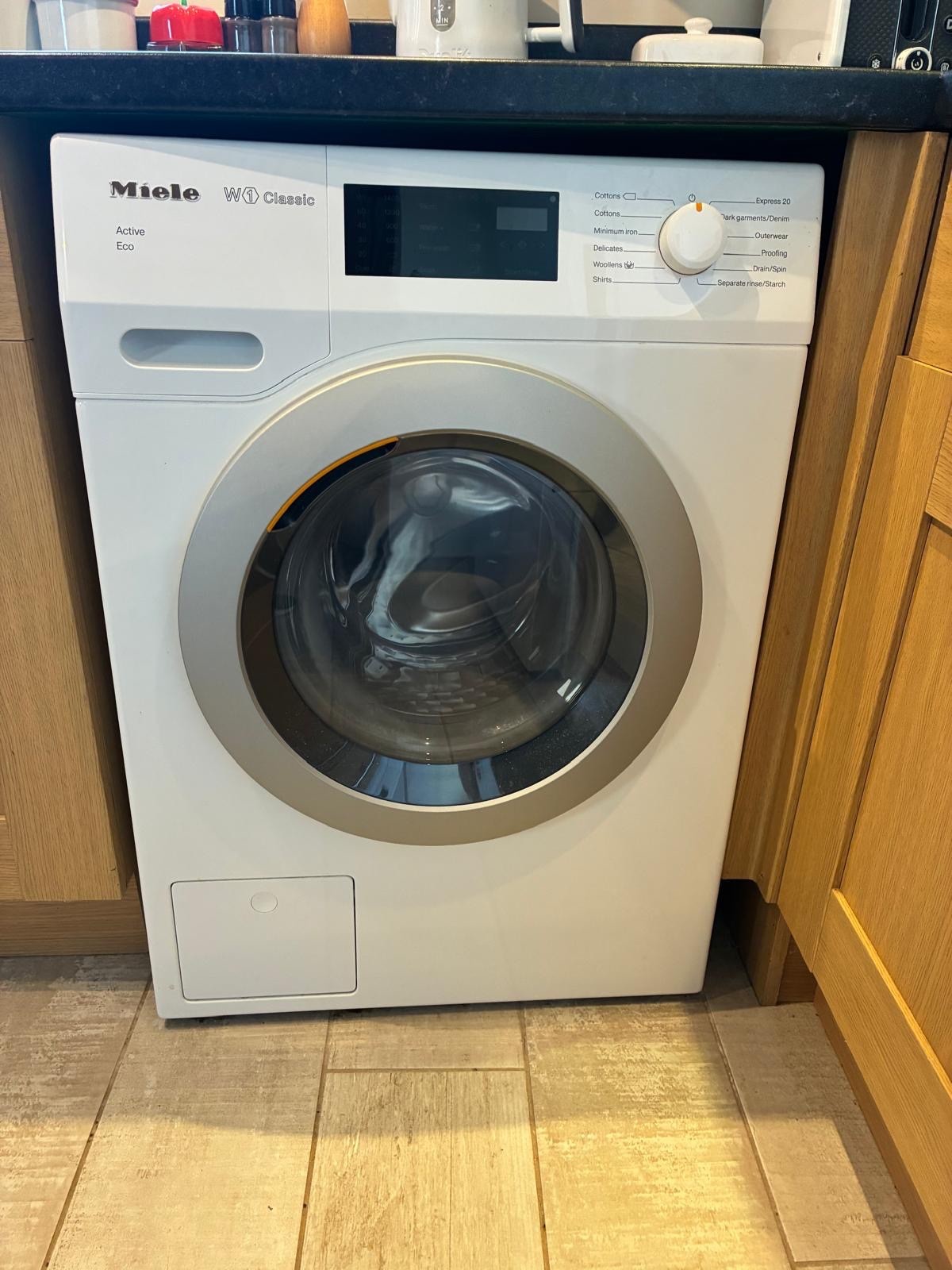 miele washing machine 7kg white in really good condition