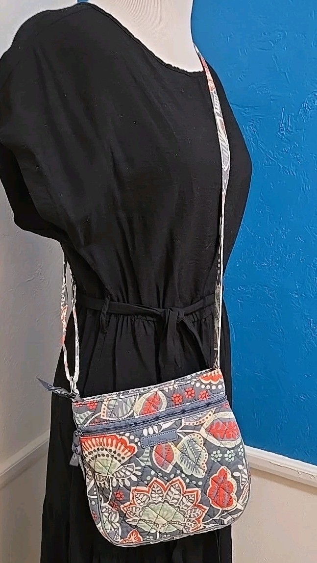洋楽 Romello Vera Bradley NOMADIC FLORAL Petite Double Zip Crossbody Hipster