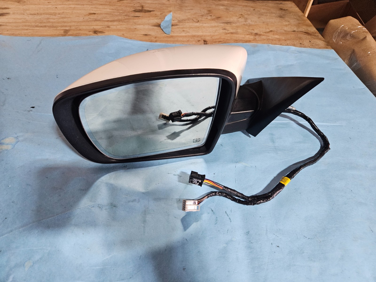 Maserati Ghibli 2014-2017 Left Side view mirror housing White
