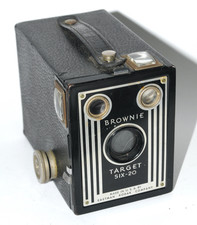 Eastman Kodak Brownie Target Six-20 Box Camera - 1941 - Vintage Collectable