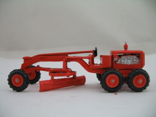 Mini Dinky Model 99: Caterpillar Grader, with Garage Box - Picture 2 of 16