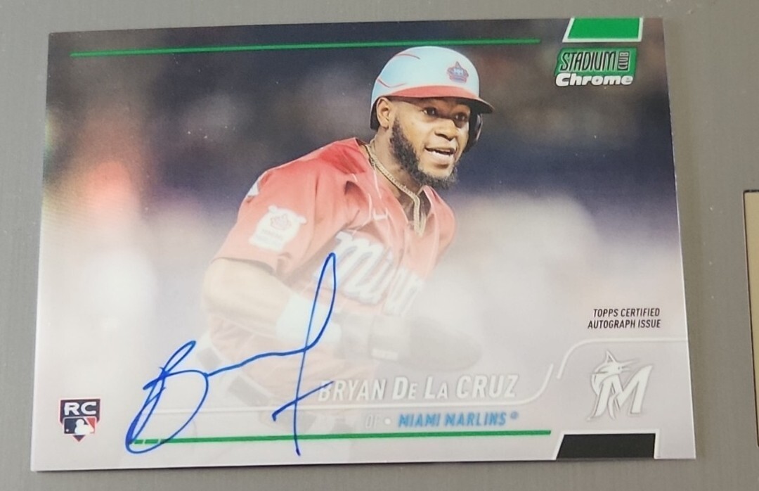 2022 Topps Chrome BRYAN DE LA CRUZ Green Autograph #d /99 Rookie Card Auto Mint