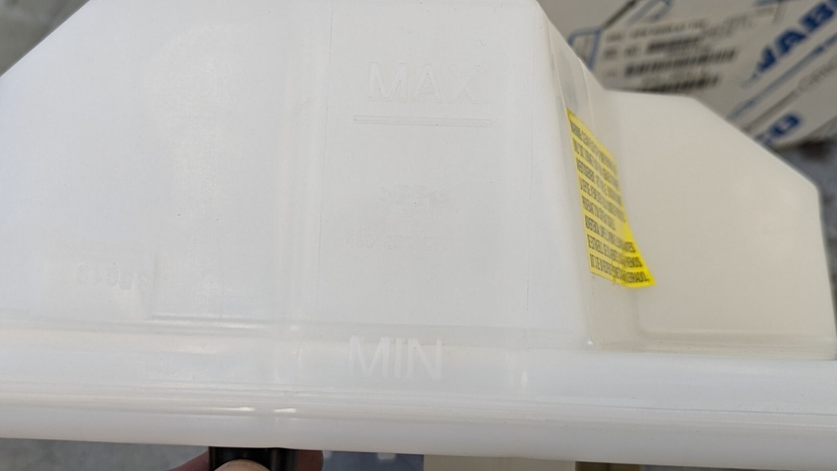 2594617C92 International Brake Fluid Reservoir Master Cylinder  