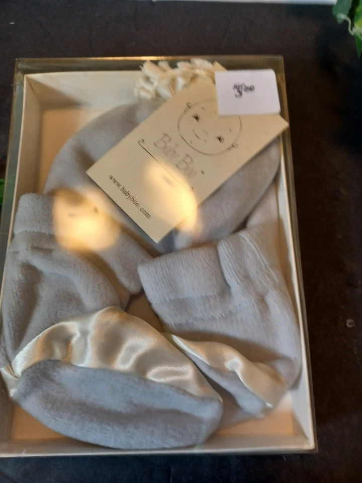 Sombrero y botines azules para bebé niño, nuevos, hechos a mano en caja de regalo Foto 3 de 4