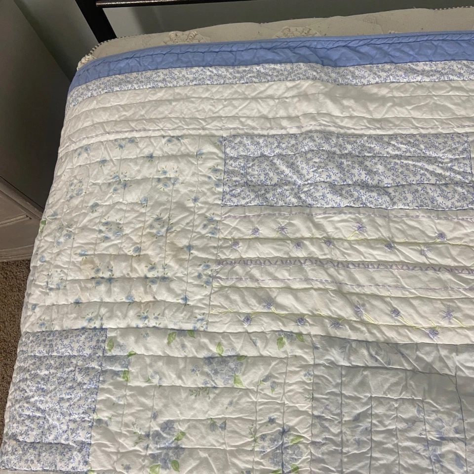 Edredón doble Pottery Barn Kids "azul pálido blanco floral" violeta lavanda retazos Foto 4 de 4