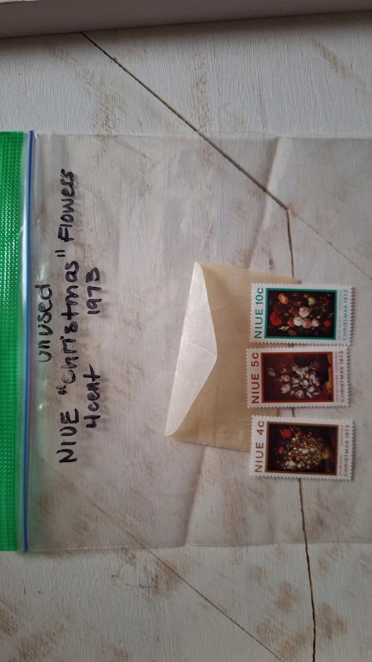 Hundreds of Vintage and old US  and International Stamps  - Image 4 of 4