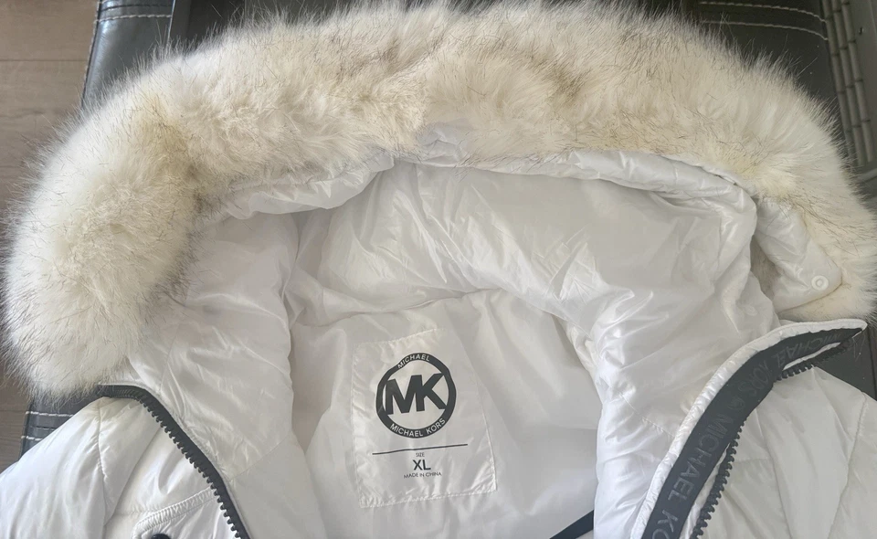 Abrigo acolchado MICHAEL Michael Kors ribete de piel sintética con capucha blanco brillante - XL Foto 4 de 4