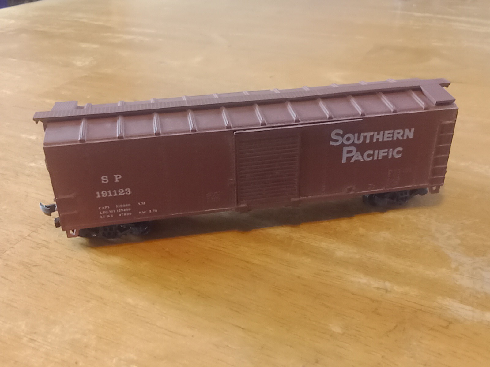 HO Scale Model Train Box Car Southern Pacific Lines SP 191123 Brown