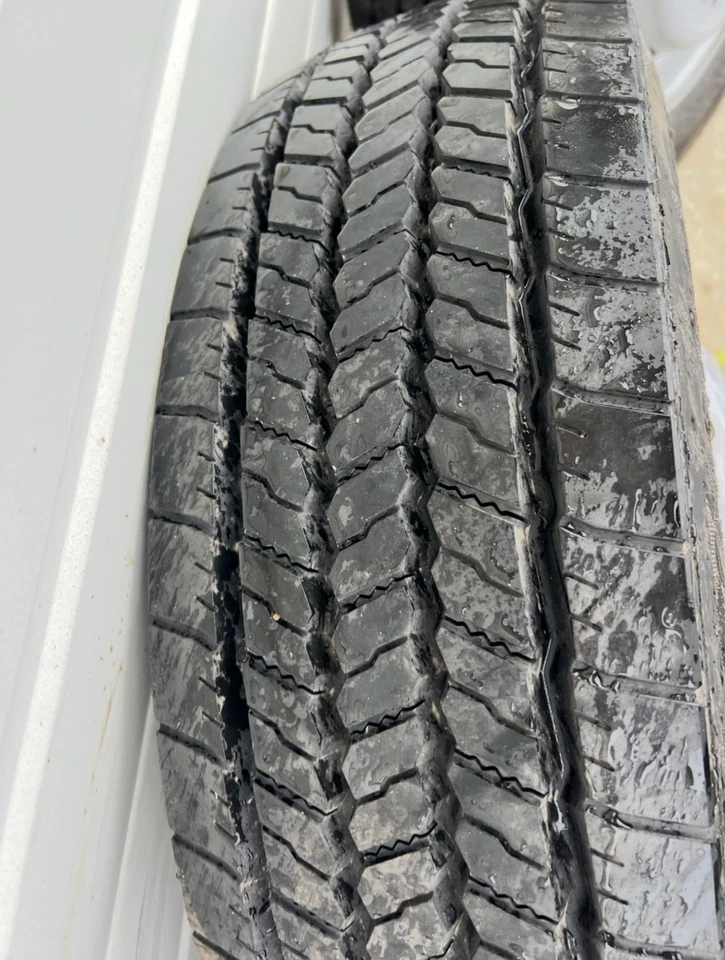 19.5" x 6 Steel Wheel w/ Conti HSR 5 Tire 225 70 19.5 10 Lug Ford Rim F550 OEM  - Image 2 of 4