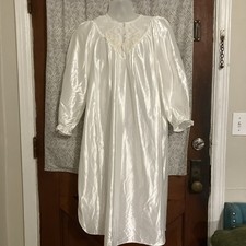 Vintage Cachet Women's Night Gown Sleepwear White Size M White Embroidery Sears