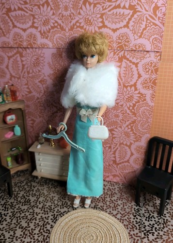 Vintage Barbie Clone Outfit - Abito Stola Borsetta Appendiabiti + Scarpe Nuove - Foto 1 di 16