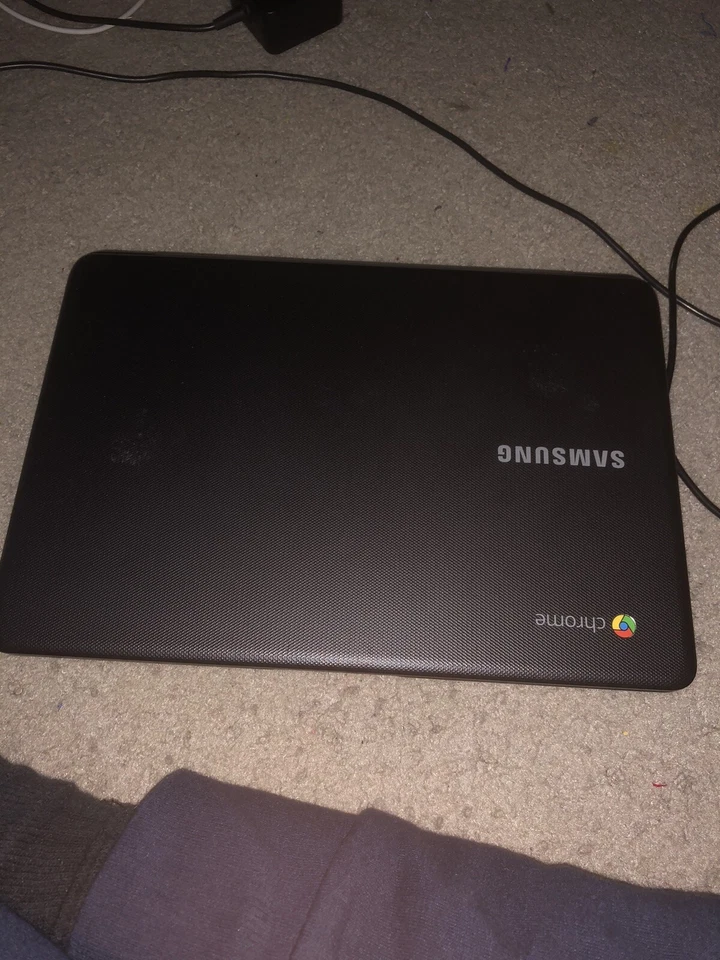 Samsung Chromebook 3 11,6 pulgadas (64 GB, Intel Celeron, 1,60 GHz, 4 GB) - metálico... Foto 4 de 4