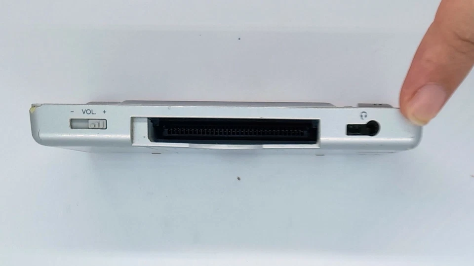 Nintendo DS Lite, for parts. USG-001 - Image 3 of 4