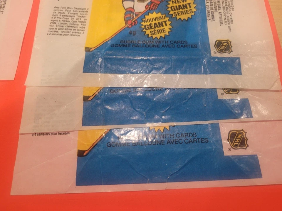 2x  1980-81 OPC HOCKEY WAX PACK WRAPPER LOCKER & DART GUN COMBO FREE SHIPPING  - Bild 3 von 4