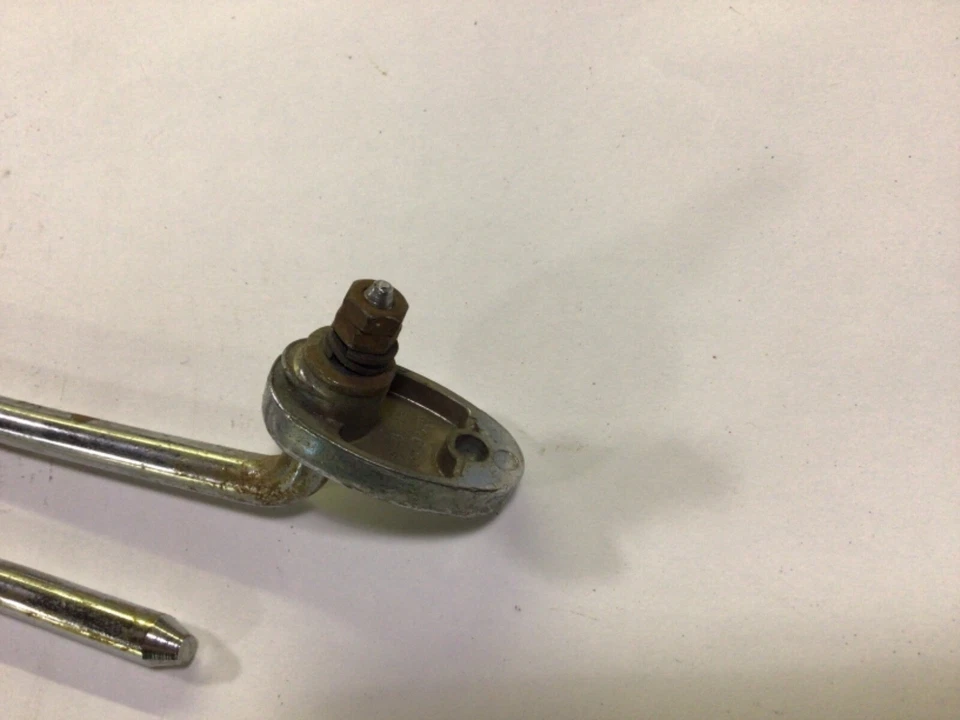 MG MGB Pair of Sunvisor Mounting Brackets - Image 2 of 4