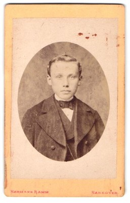 Fotografie Hermann Ramm, Hannover, Celler Straße 146, Porträt eines jungen Mann 