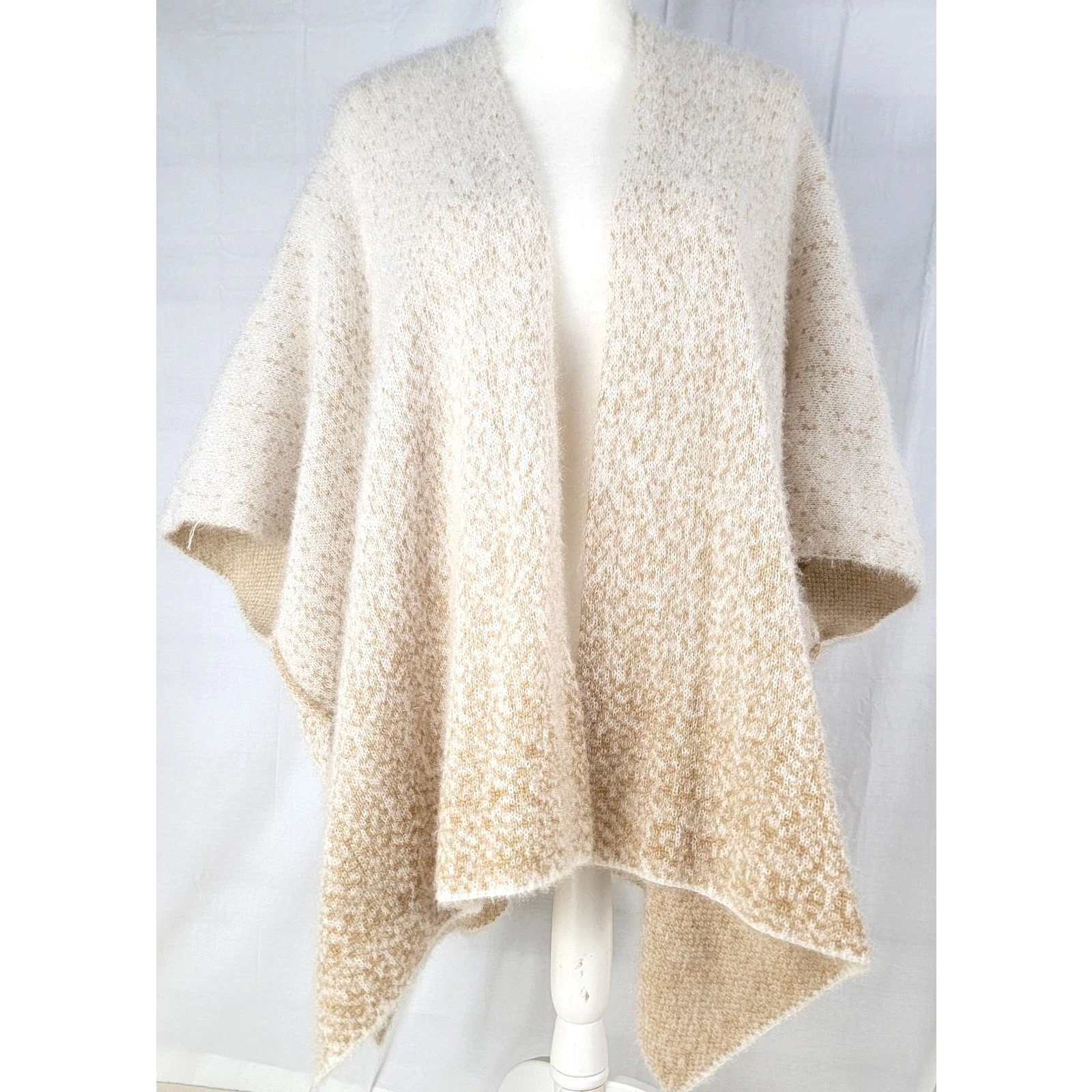 Vince Camuto Speckled Knit Cape Topper OS Cozy Open Front Poncho Boho
Opens in a new window or tab